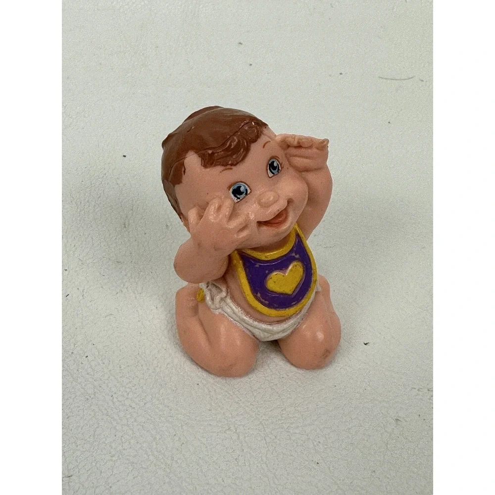 Galoob MAGIC DIAPER BABIES Figure 1991 Vintage Yellow Purple Bib